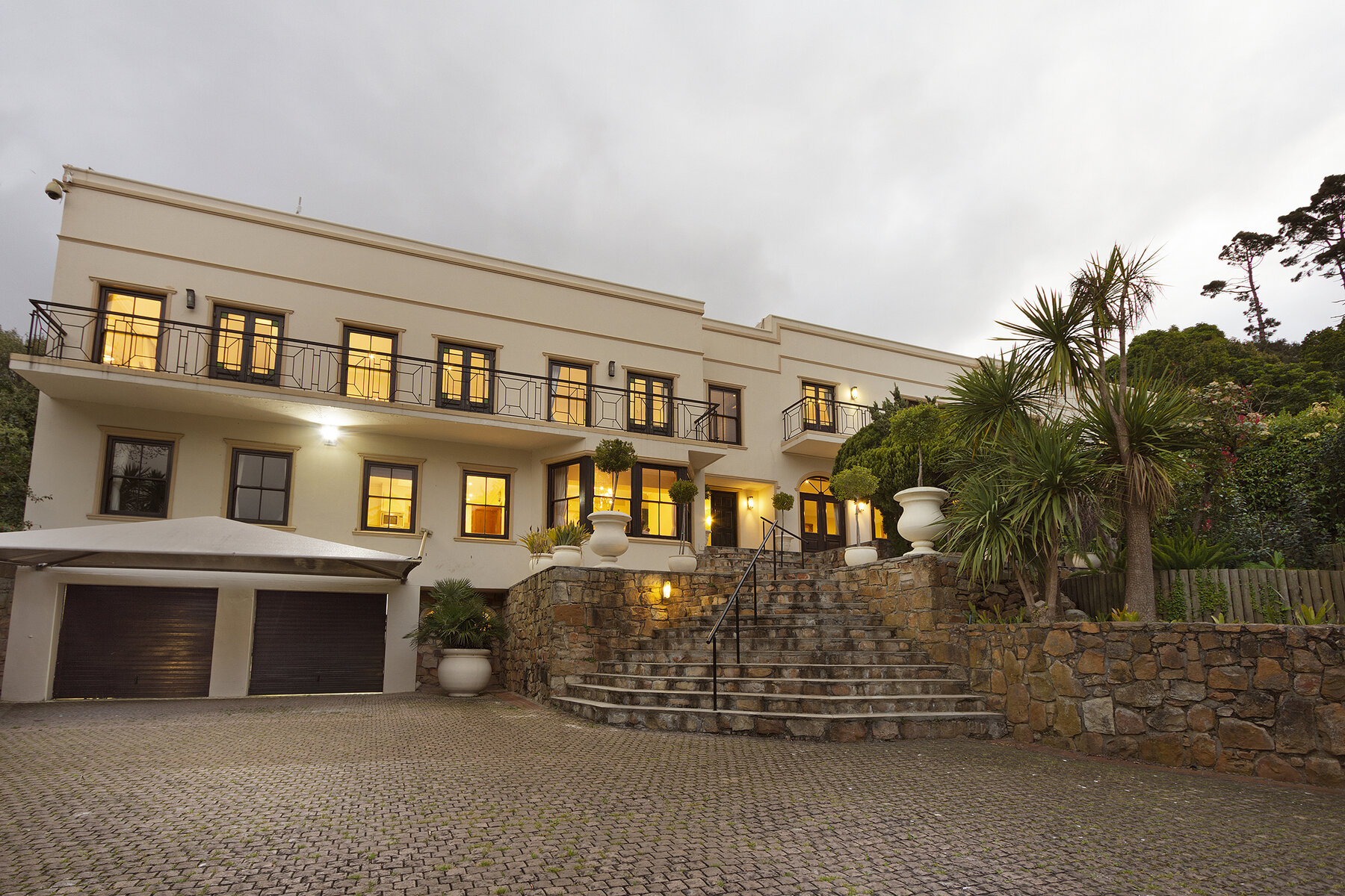 Lyonesse House — property gallery photograph 3
