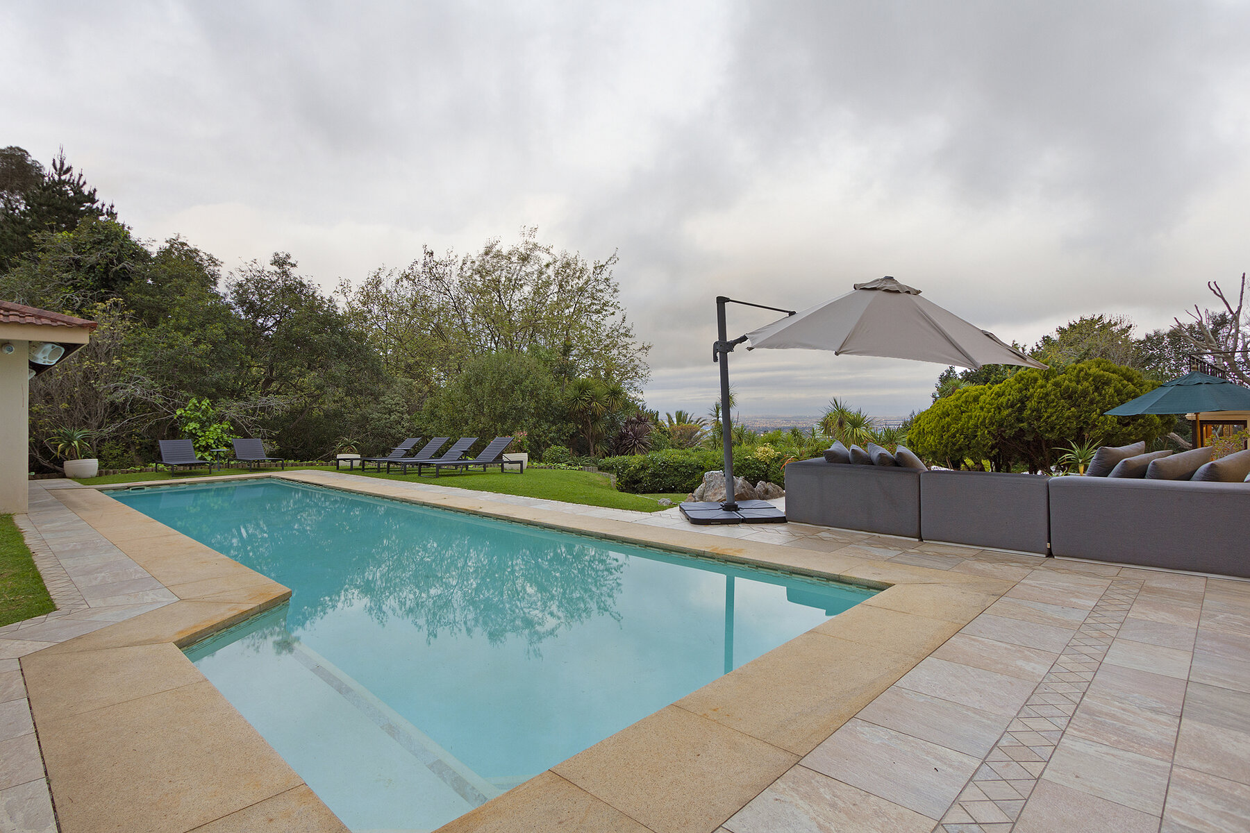 Lyonesse House — property gallery photograph 4