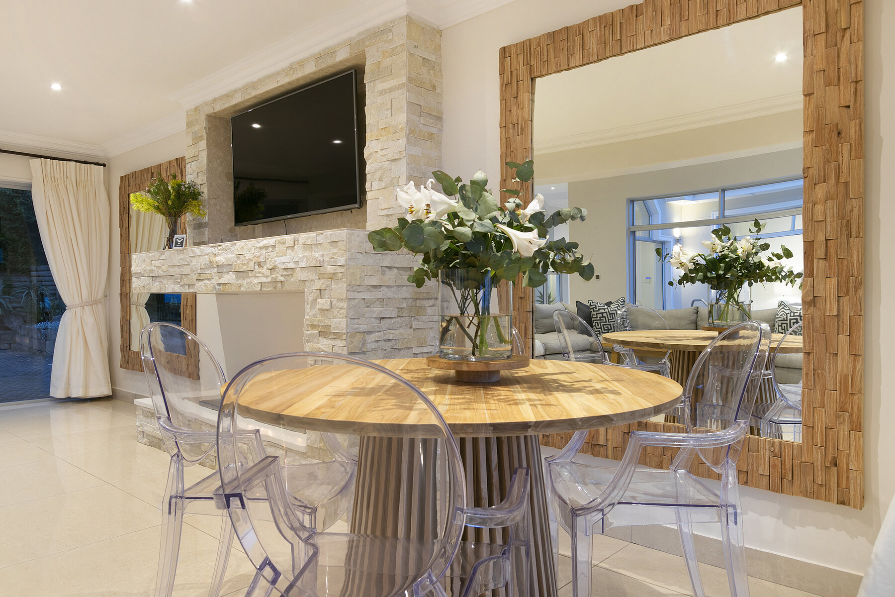 Lyons Den — property gallery photograph 4